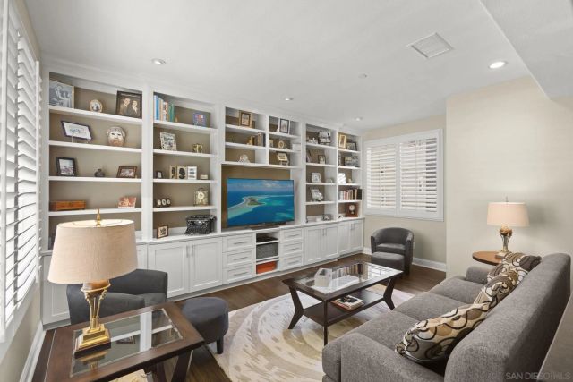 1056 Pearl 24, La Jolla, CA 92037