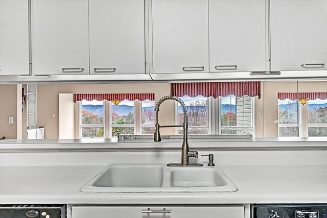 4958 Hunting Hills CIR, Roanoke, VA 24018