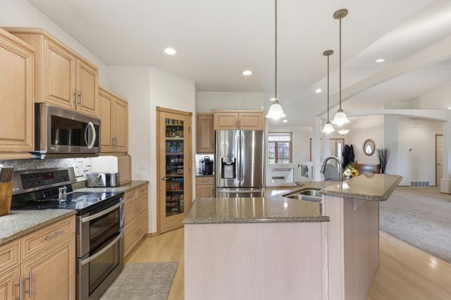 212 Chestnut Drive, Horace, ND 58047
