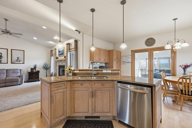 212 Chestnut Drive, Horace, ND 58047