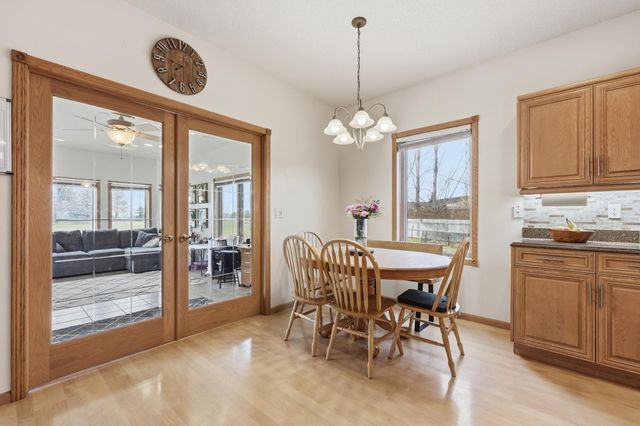 212 Chestnut Drive, Horace, ND 58047