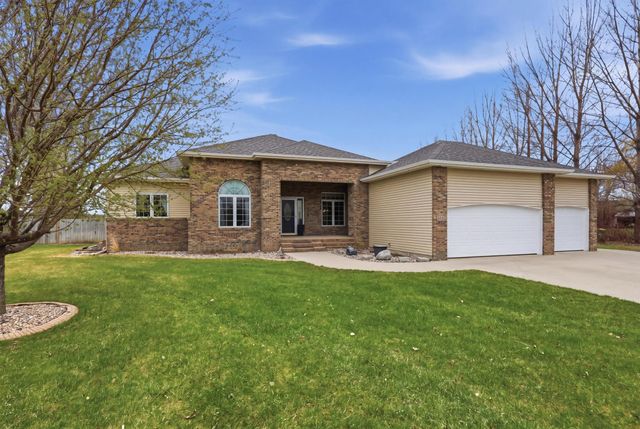 212 Chestnut Drive, Horace, ND 58047