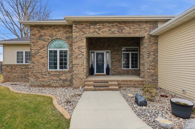 212 Chestnut Drive, Horace, ND 58047