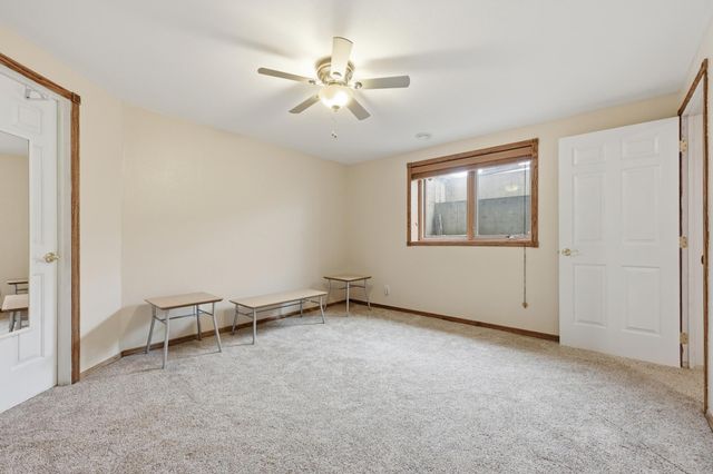 212 Chestnut Drive, Horace, ND 58047