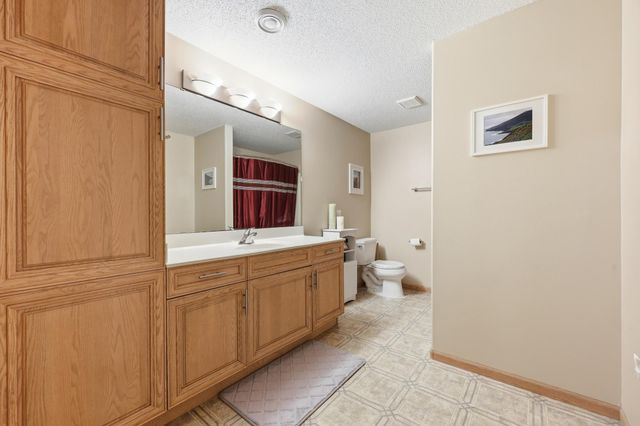 212 Chestnut Drive, Horace, ND 58047