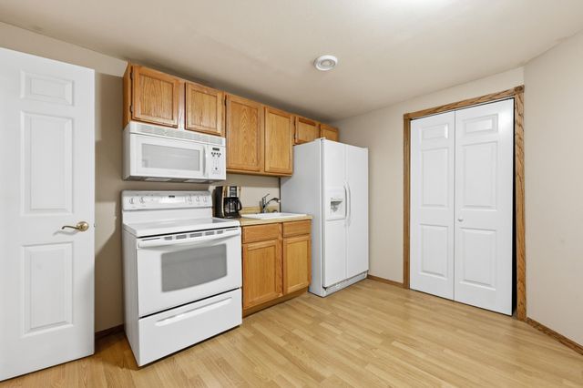 212 Chestnut Drive, Horace, ND 58047