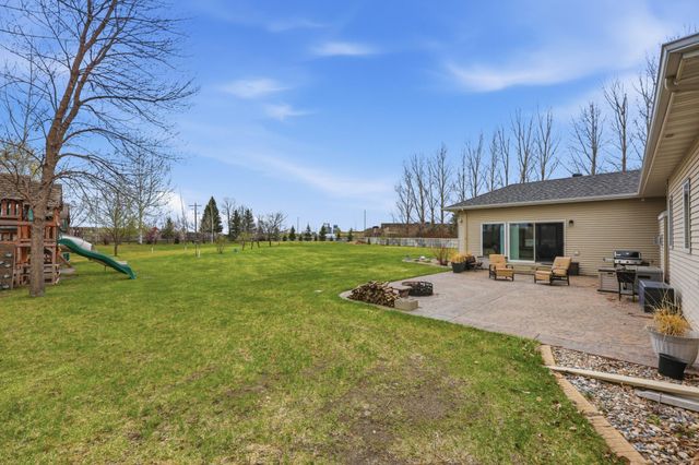 212 Chestnut Drive, Horace, ND 58047