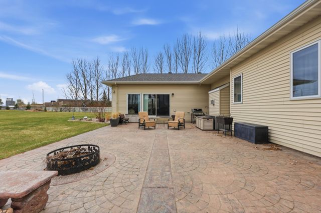 212 Chestnut Drive, Horace, ND 58047