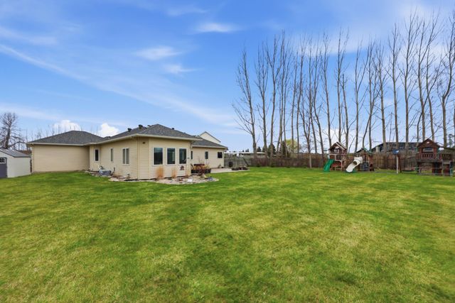 212 Chestnut Drive, Horace, ND 58047