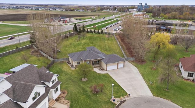 212 Chestnut Drive, Horace, ND 58047
