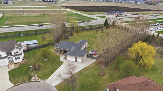 212 Chestnut Drive, Horace, ND 58047