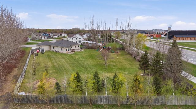 212 Chestnut Drive, Horace, ND 58047