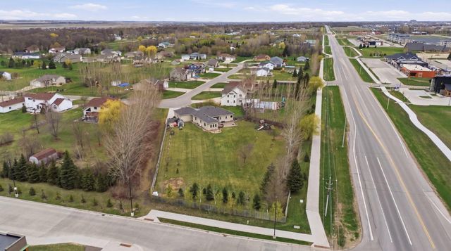 212 Chestnut Drive, Horace, ND 58047