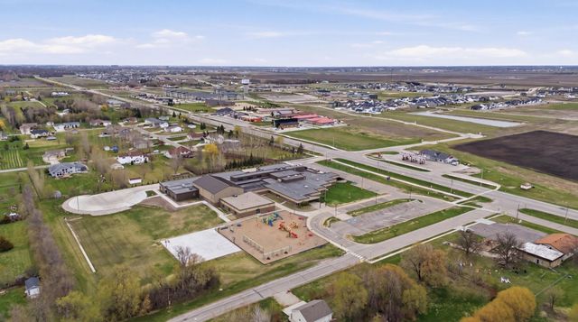 212 Chestnut Drive, Horace, ND 58047