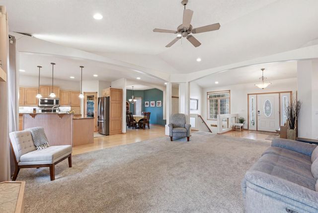 212 Chestnut Drive, Horace, ND 58047