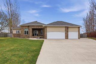 212 Chestnut Drive, Horace, ND 58047