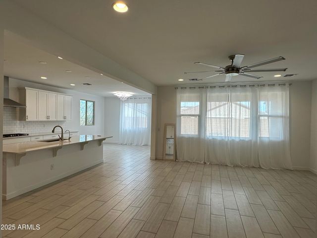 40562 W MICHAELS Drive, Maricopa, AZ 85138