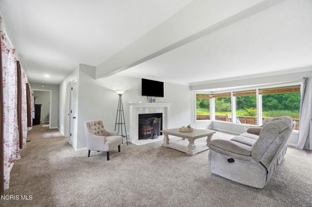 28 N Centennial Road, Holland, OH 43528