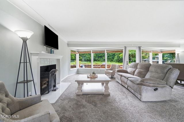 28 N Centennial Road, Holland, OH 43528