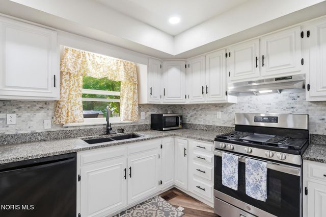28 N Centennial Road, Holland, OH 43528