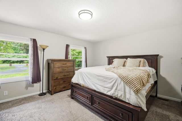 28 N Centennial Road, Holland, OH 43528