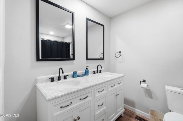 28 N Centennial Road, Holland, OH 43528