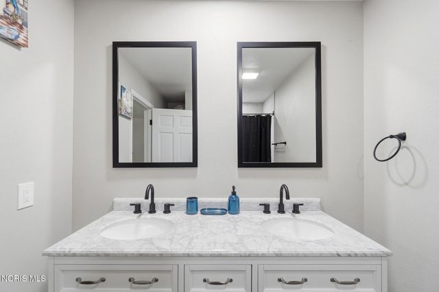 28 N Centennial Road, Holland, OH 43528
