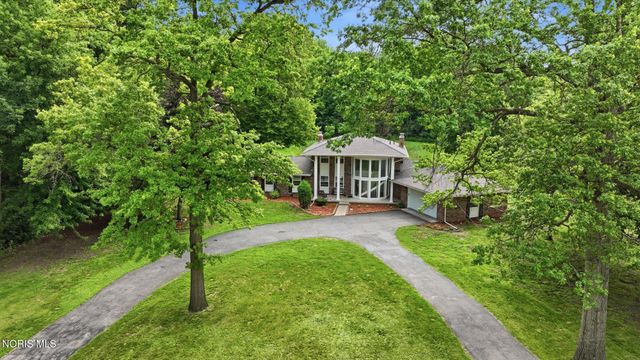 28 N Centennial Road, Holland, OH 43528