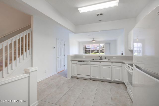 7554 RED CRANE Lane, Jacksonville, FL 32256