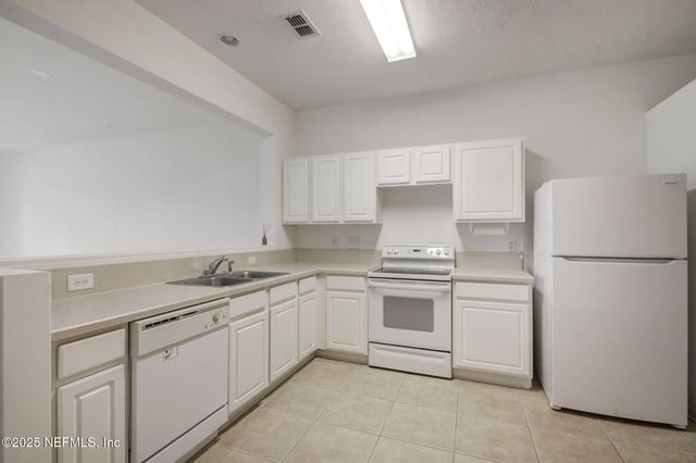 7554 RED CRANE Lane, Jacksonville, FL 32256