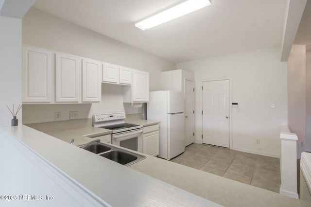 7554 RED CRANE Lane, Jacksonville, FL 32256