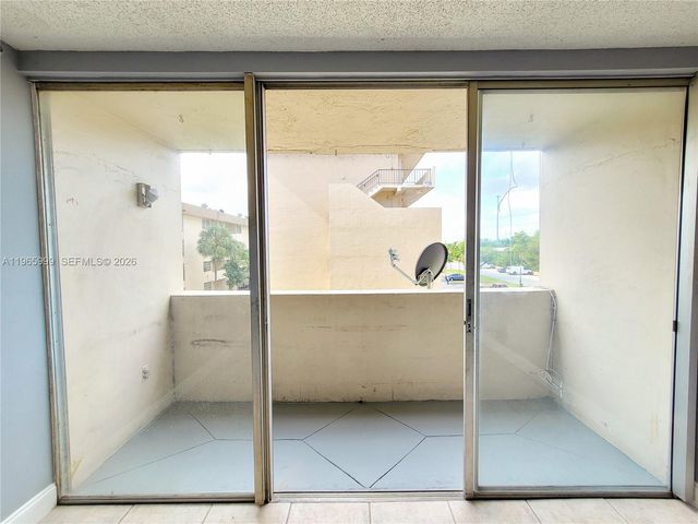 816 NW 87th Ave 305, Miami, FL 33172