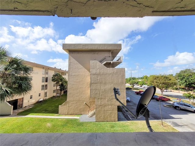 816 NW 87th Ave 305, Miami, FL 33172