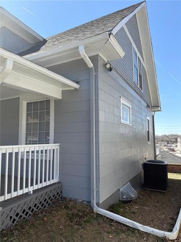 1204 N 8th Street, St Joseph, MO 64505