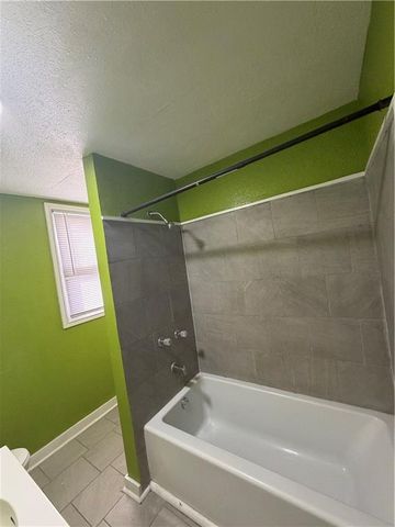 1204 N 8th Street, St Joseph, MO 64505