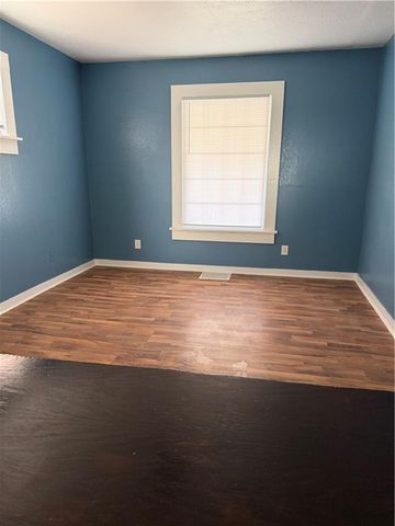 1204 N 8th Street, St Joseph, MO 64505