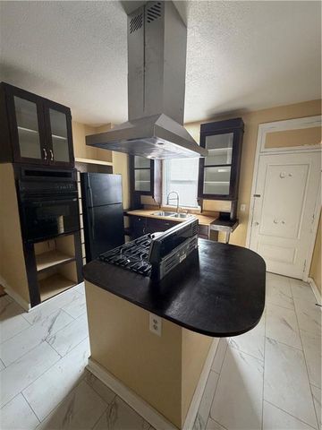 1204 N 8th Street, St Joseph, MO 64505