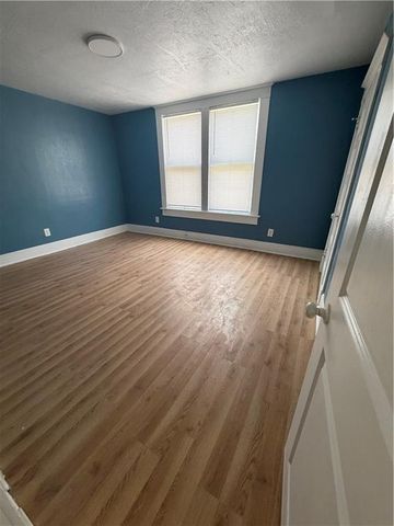 1204 N 8th Street, St Joseph, MO 64505