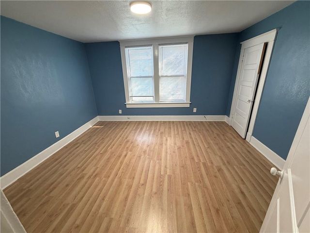 1204 N 8th Street, St Joseph, MO 64505