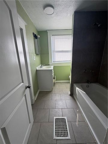 1204 N 8th Street, St Joseph, MO 64505