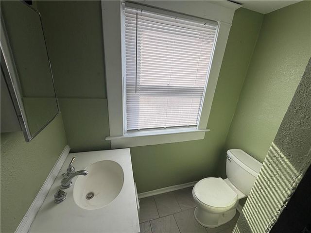 1204 N 8th Street, St Joseph, MO 64505