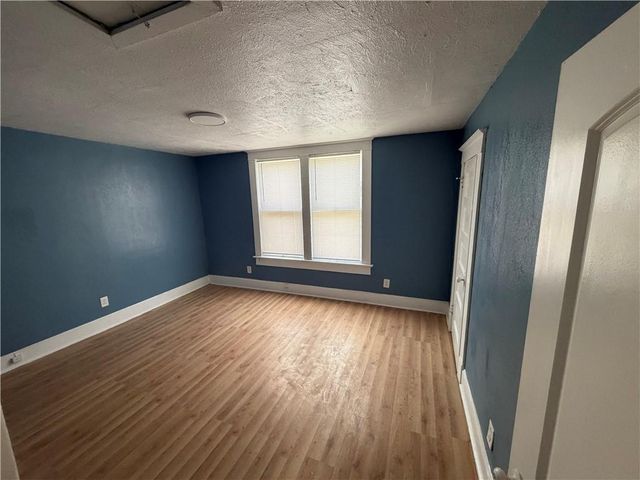 1204 N 8th Street, St Joseph, MO 64505