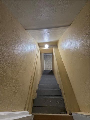 1204 N 8th Street, St Joseph, MO 64505