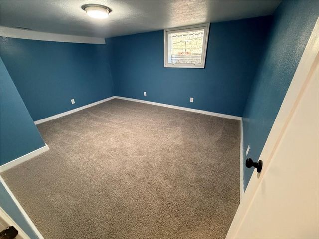 1204 N 8th Street, St Joseph, MO 64505