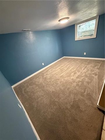 1204 N 8th Street, St Joseph, MO 64505