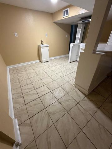 1204 N 8th Street, St Joseph, MO 64505