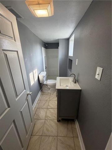 1204 N 8th Street, St Joseph, MO 64505