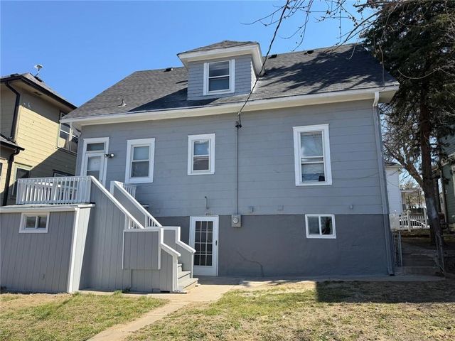 1204 N 8th Street, St Joseph, MO 64505