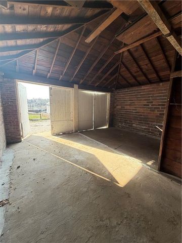 1204 N 8th Street, St Joseph, MO 64505