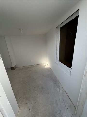 1204 N 8th Street, St Joseph, MO 64505